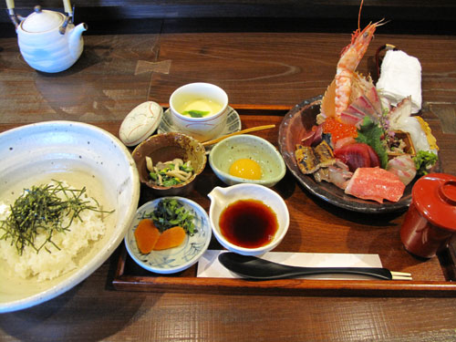 魚料理○海 MARUKAIの海鮮丼:海鮮丼